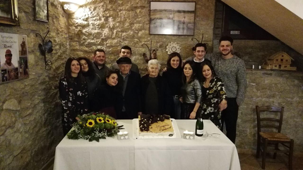 Vila Agriturismo La Vecchia Cascina Di Paolo & Belinda Pietrelcina Exteriér fotografie